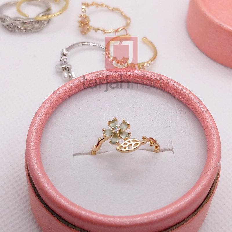 Women's stylish adjustable finger ring