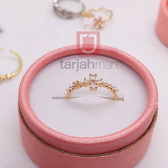 Women's trendy finger ring with stone