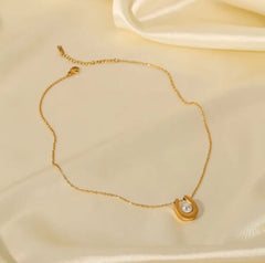 Gold Plated Stainless Steel U Shaped Pearl Round Pendant Necklaces