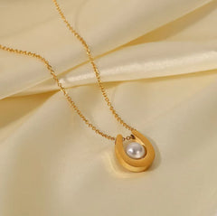 Gold Plated Stainless Steel U Shaped Pearl Round Pendant Necklaces