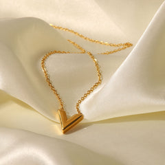 Stainless Steel V Shape Luxury Pendant Necklace for Girls
